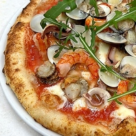 こだわりのピッツァ窯で焼き上げた当店自慢のピッツァ