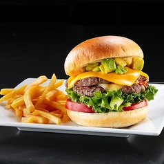 近江牛の分厚いパティのハンバーガーMEATY1登場！