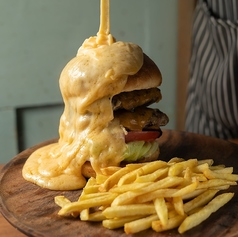 ジャンキーチーズバーガー（17時まではFREE SODA付）