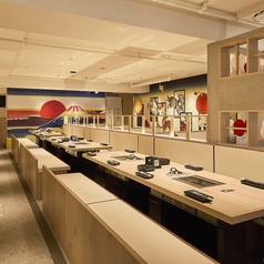 広々と、ゆったりとした店内は会社やサークルの飲み会など大人数の宴会からデートや親しい友人などの少人数の飲み会まで幅広いシーンでご利用頂けます。