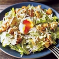 料理メニュー写真&nbsp;半熟卵のシーザーサラダ/Caesar salad with semi-boild eggs