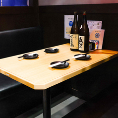 福島駅2分、和の趣き溢れる店内は大人の為の落ち着いた雰囲気となっております。2名様60名様までご利用可能な個室席は福島駅での接待や女子会、合コンなど各種宴会に最適なプライベート個室空間♪誕生日や記念日にお得なサプライズ特典もご用意しております。