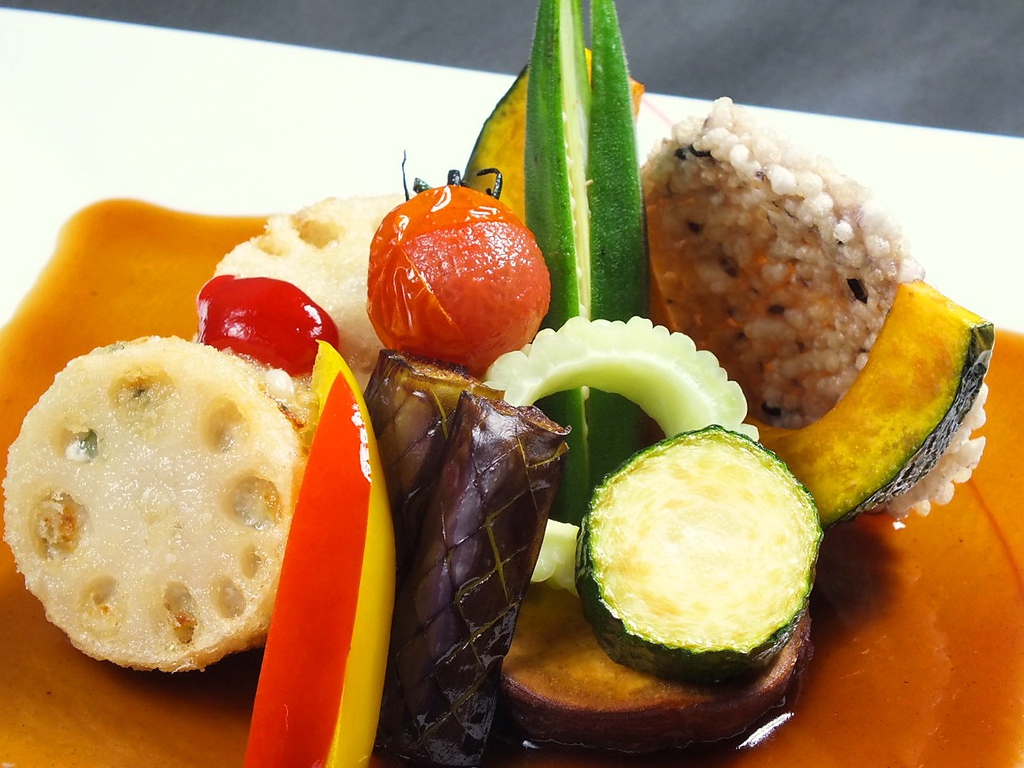 【蓮根のはさみ揚げ】　この一皿で様々な味覚が愉しめる！蓮根にはお勧めの挽肉がぎっしり！