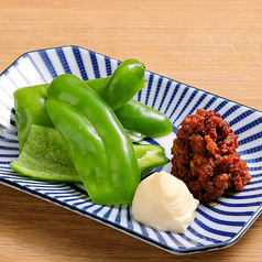 ピーマンと肉味噌とマヨネーズ