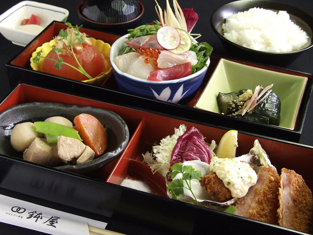 こだわりのコシヒカリを使用した日替わりランチは850円より種類豊富にご用意しております。