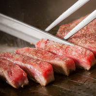 炭火で旨みを引き出したジューシーステーキ