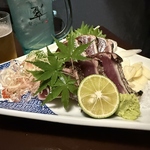 店長自ら厳選した新鮮な魚を使用した見た目にも美しい一品！季節ごとに旬の食材を取り入れています。