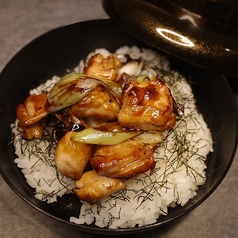 焼鳥屋の炭火焼き鳥丼