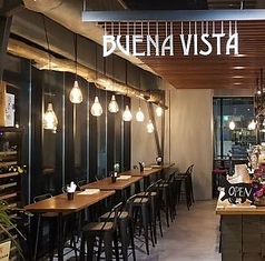 使いやすいローテーブルを中心に、気軽に飲める角打ちコーナーもご用意しております。