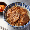 焼肉の匂いが気になるお客様には丼のメニューがございます。入口に消臭・芳香剤もご用意しております。