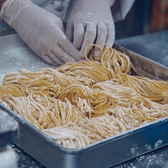 【その日のうちの練りたて生麺】丹精込めて練り上げます♪