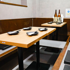 福島駅2分、和の趣き溢れる店内は大人の為の落ち着いた雰囲気となっております。2名様60名様までご利用可能な個室席は福島駅での接待や女子会、合コンなど各種宴会に最適なプライベート個室空間♪誕生日や記念日にお得なサプライズ特典もご用意しております。