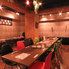 【ブルックリンスタイルな店内☆貸切もOK！】貸切は25名様～ご利用いただけます！通常で最大60名様、立食の場合は60名様まで可◎スタイリッシュでお洒落な店内とこだわりmenuで素敵なパーティーを♪♪［博多 バル 貸切 宴会 2次会 飲み放題 女子会 &nbsp;誕生日 サプライズ 生ハム 同窓会 プロジェクター］