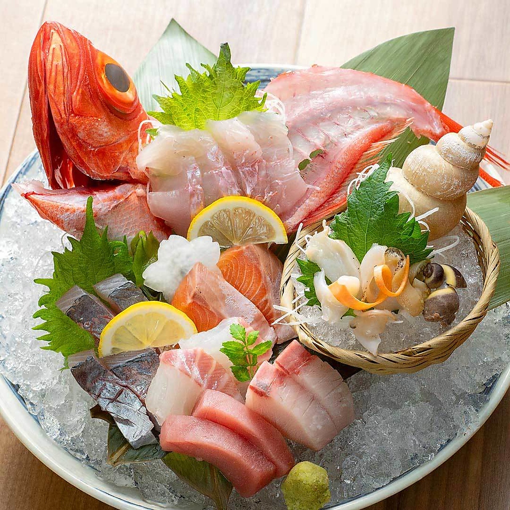 【産直鮮魚ぎょうてん盛り】１人前830円★活け魚の姿造りと隠岐の島の高級貝がのってます♪