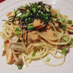 スモークサーモンとキノコのバター醤油