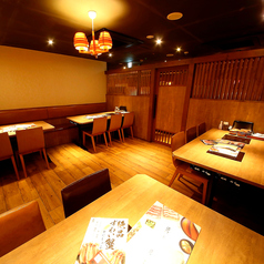 清潔感ある明るい雰囲気の店内♪プライベート感覚でくつろげます。大阪ミナミ心斎橋エリアでの歓迎会・送別会・二次会などの各種ご宴会は、食べ放題飲み放題プラン充実のしゃぶしゃぶ温野菜におまかせください!