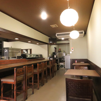 和の趣と臨場感が彩る空間