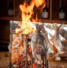 炭火でじっくり焼き上げる炉端