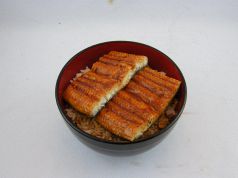 備長炭で焼いた鰻