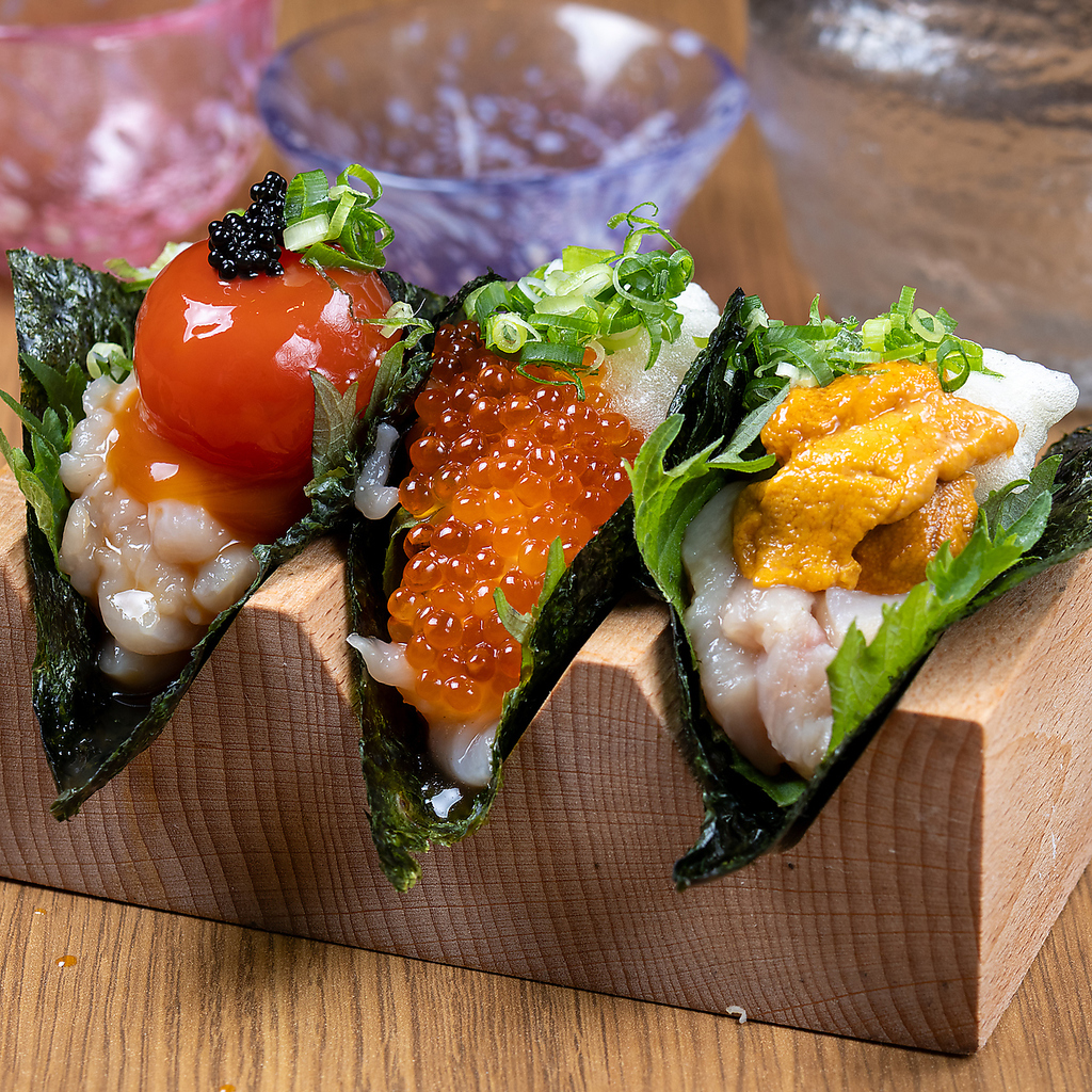 名物鶏軍艦巻きは見た目良し！味よしの当店限定のオリジナル商品です！