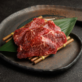 程よい脂の乗った上質な赤身をこの値段で味わえるのは当店だけ！何枚でも食べられる店長おすすめの一皿です。抜群のコスパでお召し上がりいただける自慢の赤身をご賞味ください。