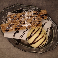 揚げたてチュロスとバニラアイス