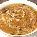 料理メニュー写真 ふかひれの醤油味スープ／カニ肉入りふかひれスープ／ふかひれ卵の白身魚入りスープ