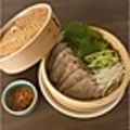 料理メニュー写真 たっぷり薬味と蒸し豚肩ロース