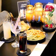 4名様～10名様で3階の貸切が可能！貸切はカラオケ歌い放題！忘新年会や歓送迎会、二次会など、大人数でのパーティーには貸切利用がおすすめです。各フロアのこだわりを凝縮した空間をすべて独占！結婚式の二次会や各種イベントなど、ご予算や人数に応じて最適なプランをご提案いたします。