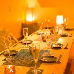 広々としたフロアは宴会利用に最適。活気あふれる雰囲気の中で、出来立てのシュラスコを囲めば自然と会話も弾みます。部署宴会や歓送迎会など、さまざまなシーンに対応できるレイアウトで幹事様も安心です。