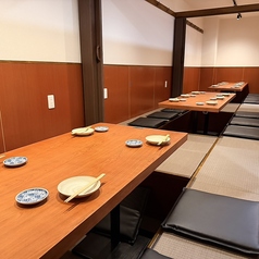 最大宴会にも対応可能な掘りごたつ個室。ゆとりある空間で足を伸ばしてくつろげるため、会社宴会や同窓会、各種ご宴会を周りを気にせずお楽しみいただけます。