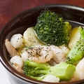 料理メニュー写真&nbsp;Shrimp & Broccoli Ajillo (with 2 Baguette Slices)