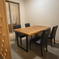 テーブルのお席を1席ご用意しております。