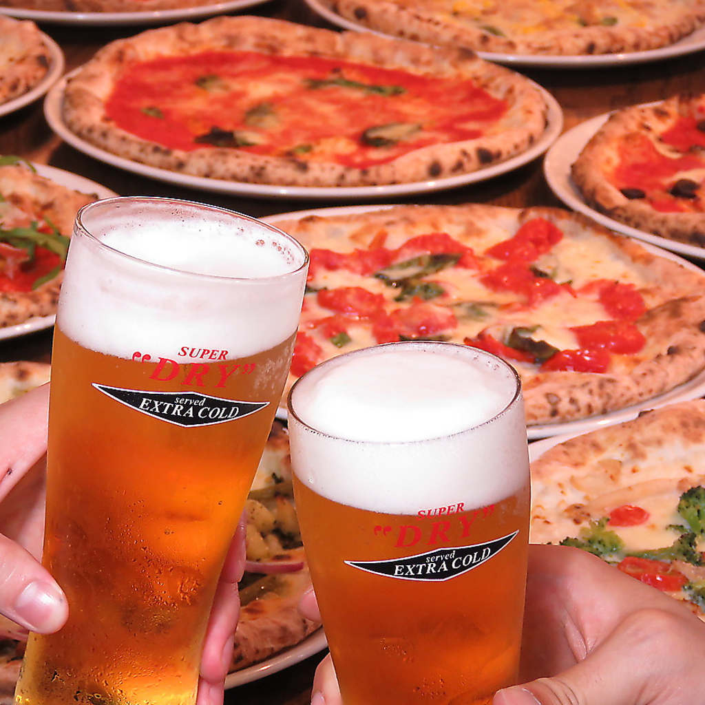 仕事終わりにピッツァと生ビールで乾杯！！