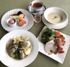 2月パスタセットは季節の牡蠣と蕪のアーリオオーリオ牡蠣の旨味と蕪の甘さが美味しさがベストマッチ♪の写真