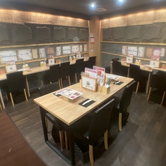 当店では、20名様以下の貸切が可能なスペースをご用意しています。オシャレな空間は、友人や家族との特別な集まりにぴったりです。プライベート感を大切にしながら思い出に残るひとときをお過ごしいただけます！ぜひ、特別なイベントや誕生日などにご利用ください！