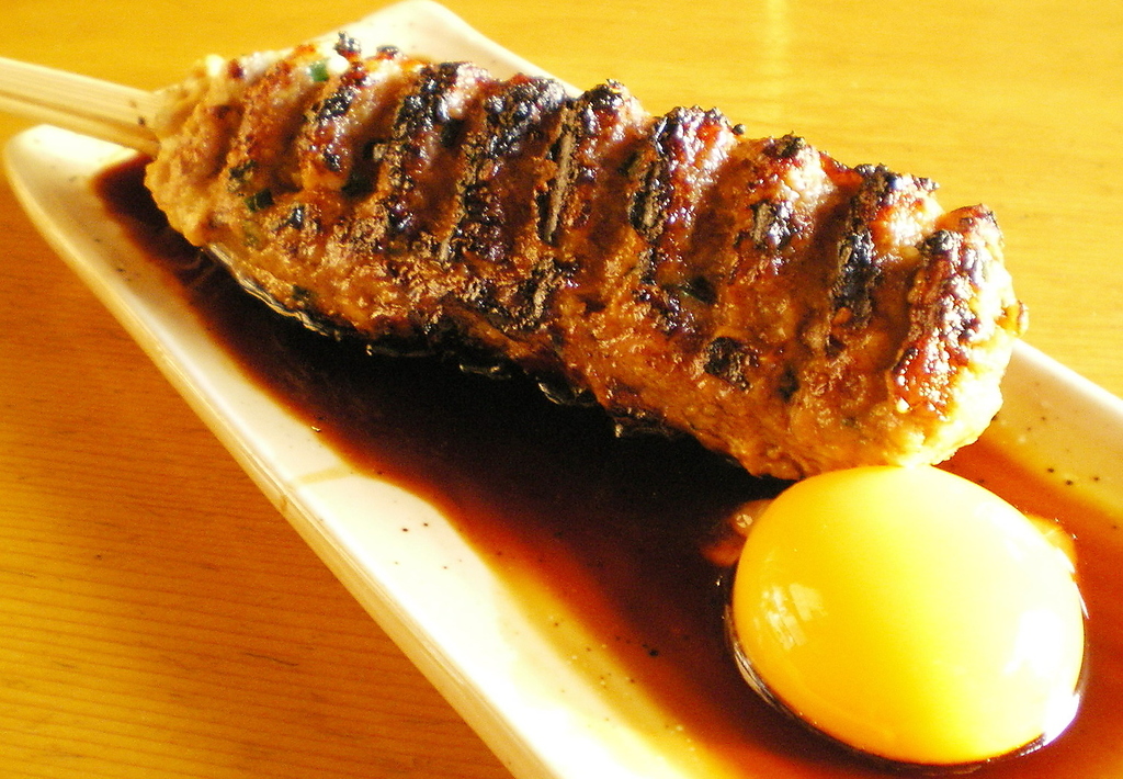 ＪＲ福山駅ばら公園口(南口)より徒歩約9分！駅前の喧騒から離れ、美味しい鶏料理を堪能◎