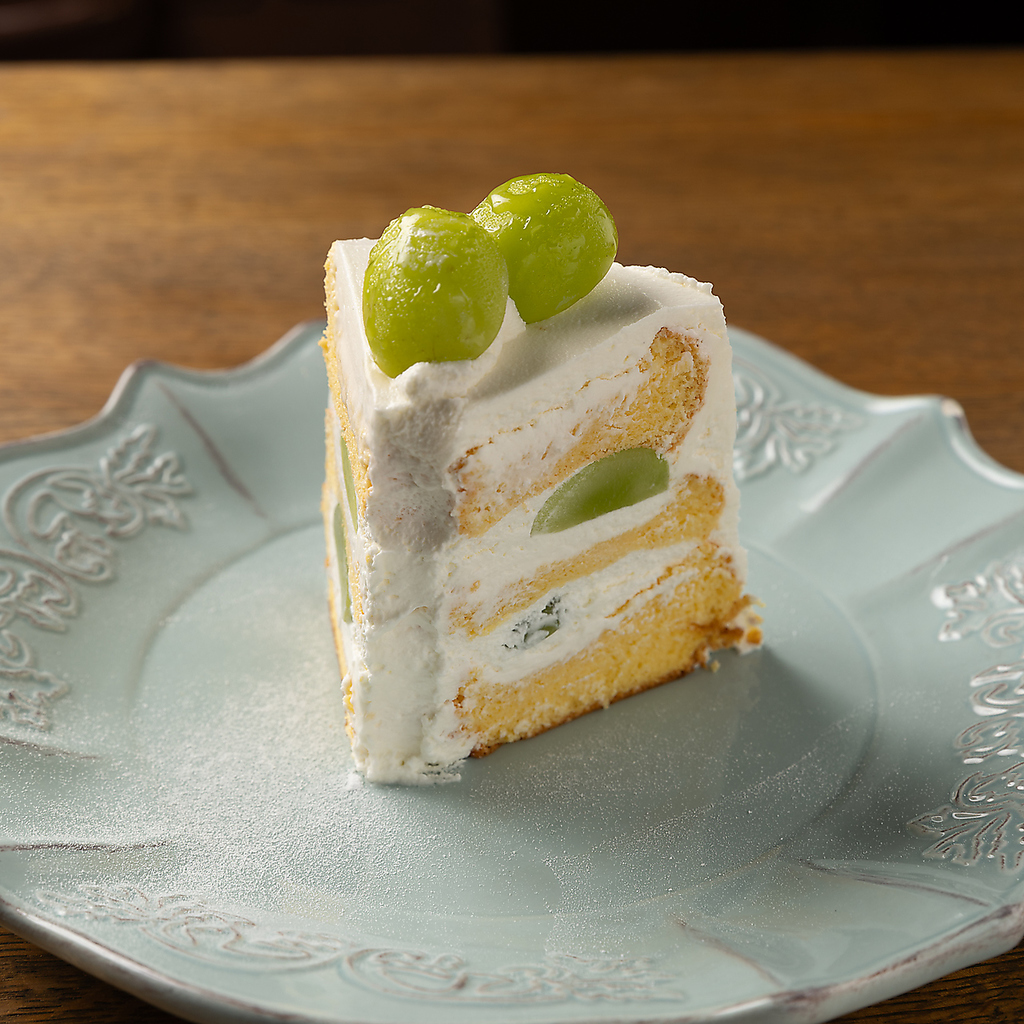 果実をふんだんに使用した、見た目も綺麗なケーキをご用意しております！是非ご賞味ください♪