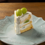 果実をふんだんに使用した、見た目も綺麗なケーキをご用意しております！是非ご賞味ください♪