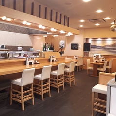 寿司職人がお寿司を目の前で握る所を見ながらお食事をお楽しみいただけるカウンター席をご用意しております！