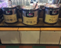 ≪スープコーナー≫中味汁、カレー・豚汁、亀浜製麺の沖縄そば、レットカレー