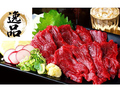 料理メニュー写真&nbsp;【逸品】お酒の相棒はコレ！クセがなく旨味が濃厚な「厳選赤身 馬刺し」