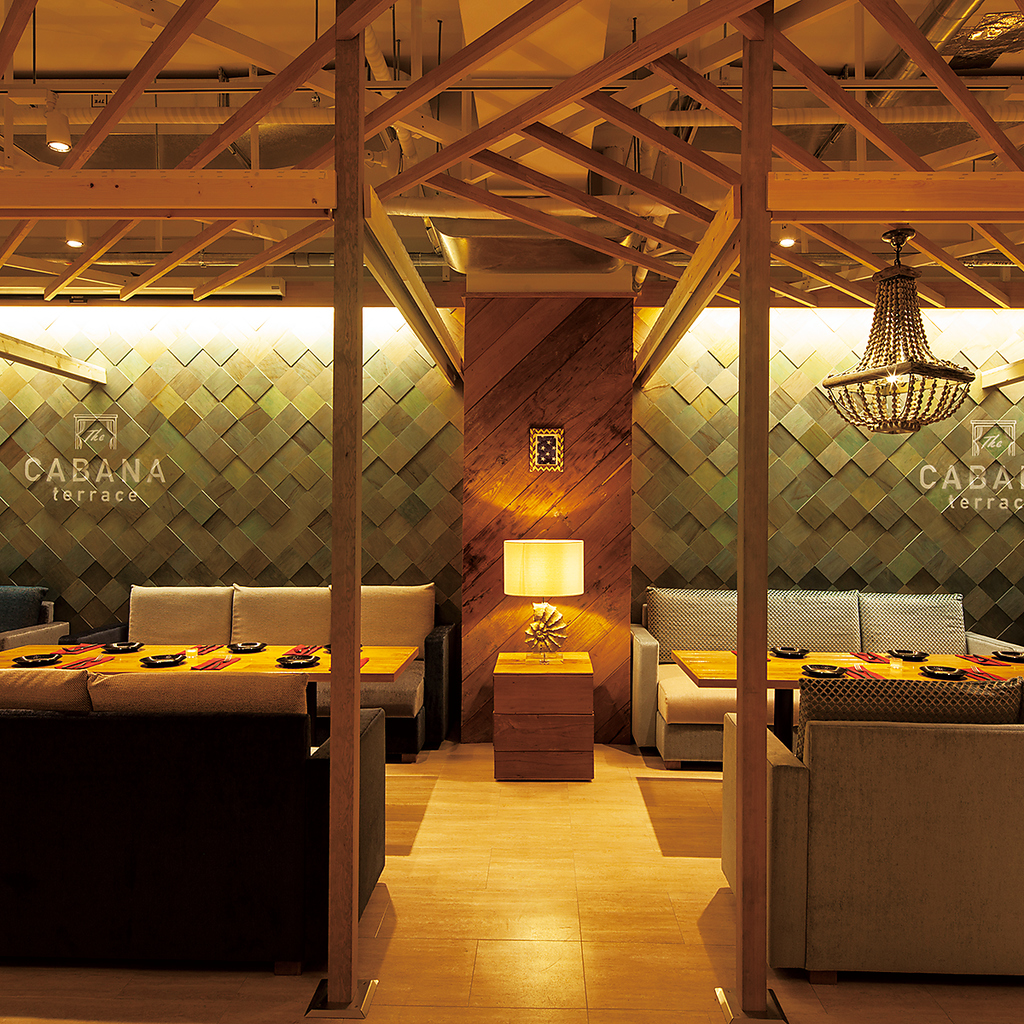 入り口を開けると広がるナチュラルな大人リゾート空間。