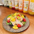 料理メニュー写真 本日旬魚のカルパッチョ フルーツのサラダ仕立て