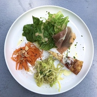 地元の有機野菜を使ったこだわりの料理が盛りだくさん！