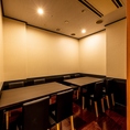 最大8名様までご利用頂ける完全個室。扉付きの完全個室となっておりますのでご接待や大事な方とのお食事、ご友人様とのお食事などにご利用くださいませ。上質な中華料理と落ち着いた個室空間で、至極のひとときをお過ごしくださいませ。