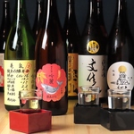 日本酒を中心に揃えた地酒のラインナップ、料理との相性を考え多数ご用意！お酒好きにはたまらない★