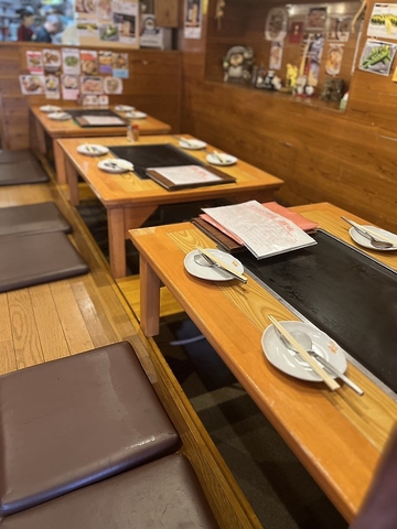 掘りごたつのあるお席でゆったりとお食事をお楽しみ頂けます◎