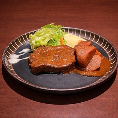 季節と仕入れで変わる肉料理の一皿