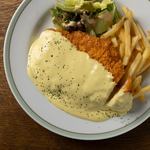 鶏肉のカツレツは外はサクサク、中はジューシーなカツレツとハニーマスタードソースの相性抜群です★